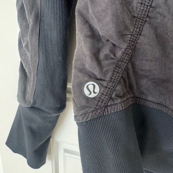 LULULEMON Jacket Full Zip Grey Reversible Long Sleeves Thumb Holes Ruched Sz 6 - Picture 12 of 16